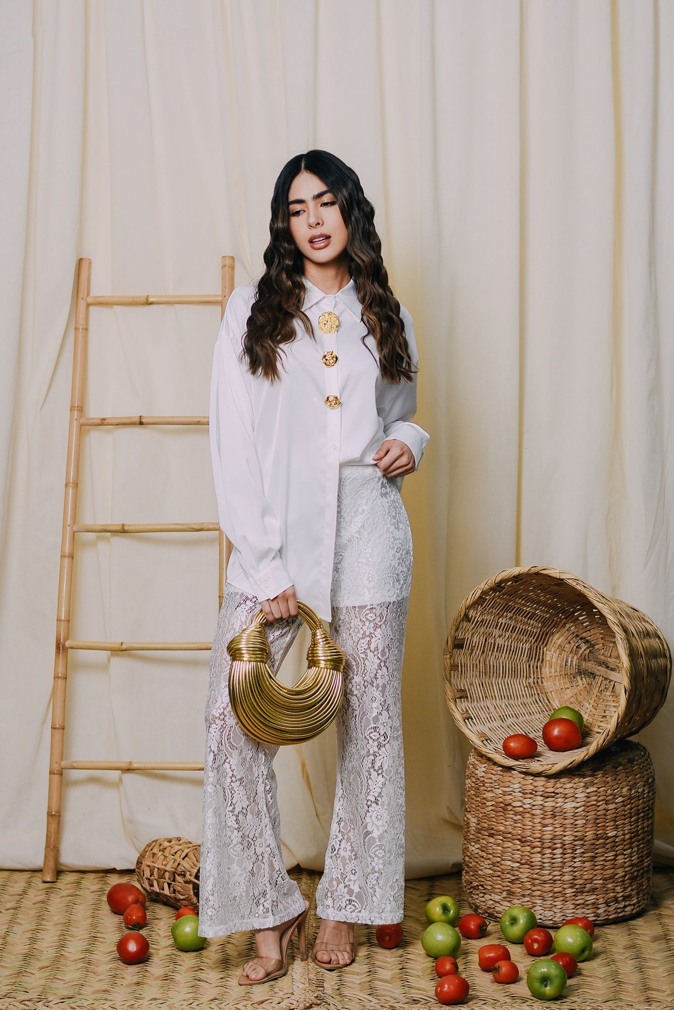 Camisa Con Botón Dorado